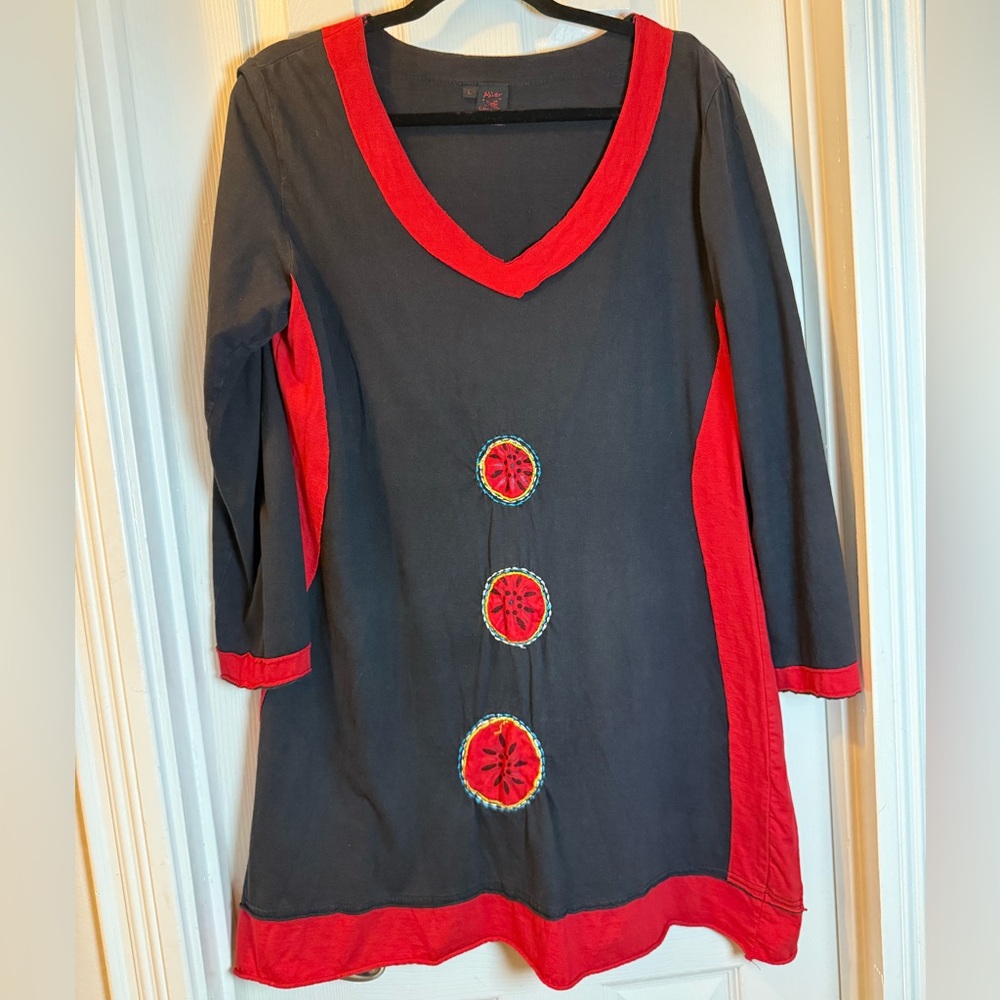 Aller Simplement Artsy Tunic Dress Black w/ Red Embroidered Embellishments